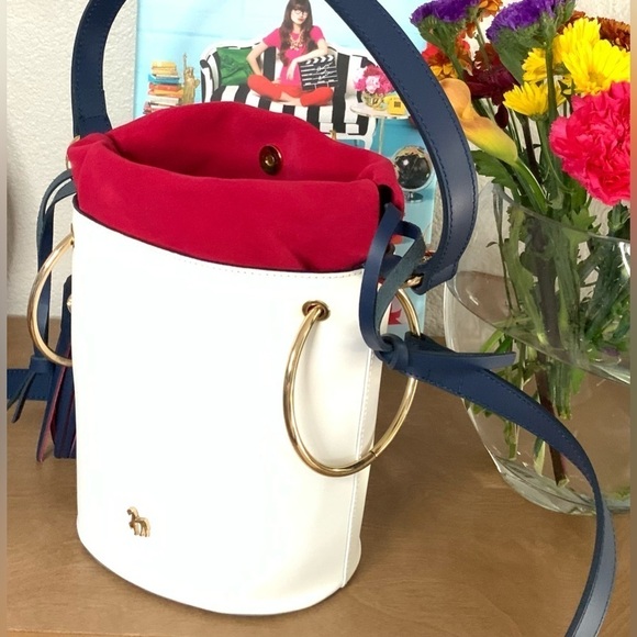 Petusco Heritage White Multi Drawstring Bucket Bag - Picture 2 of 8